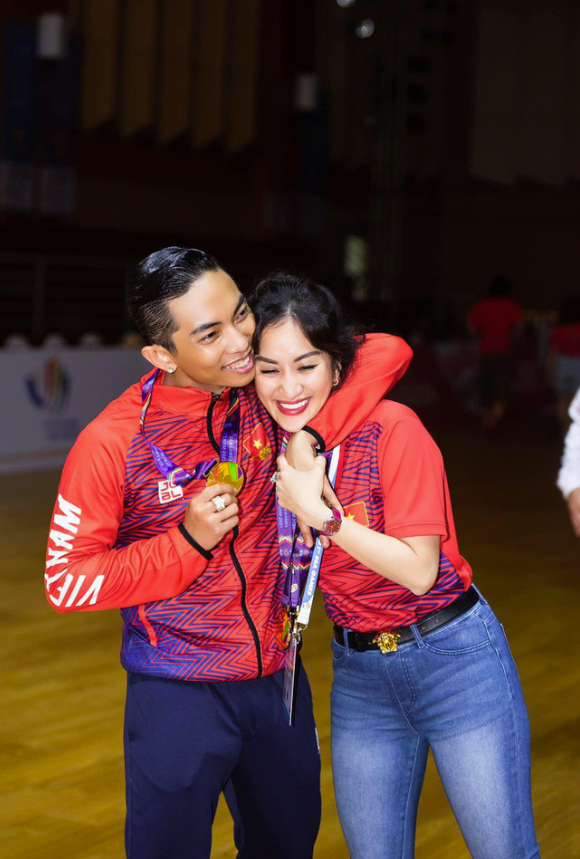 Khánh Thi - Phan Hiển: Từ tình yêu cô - trò nồng cháy đến 'mưa' HCV SEA Games