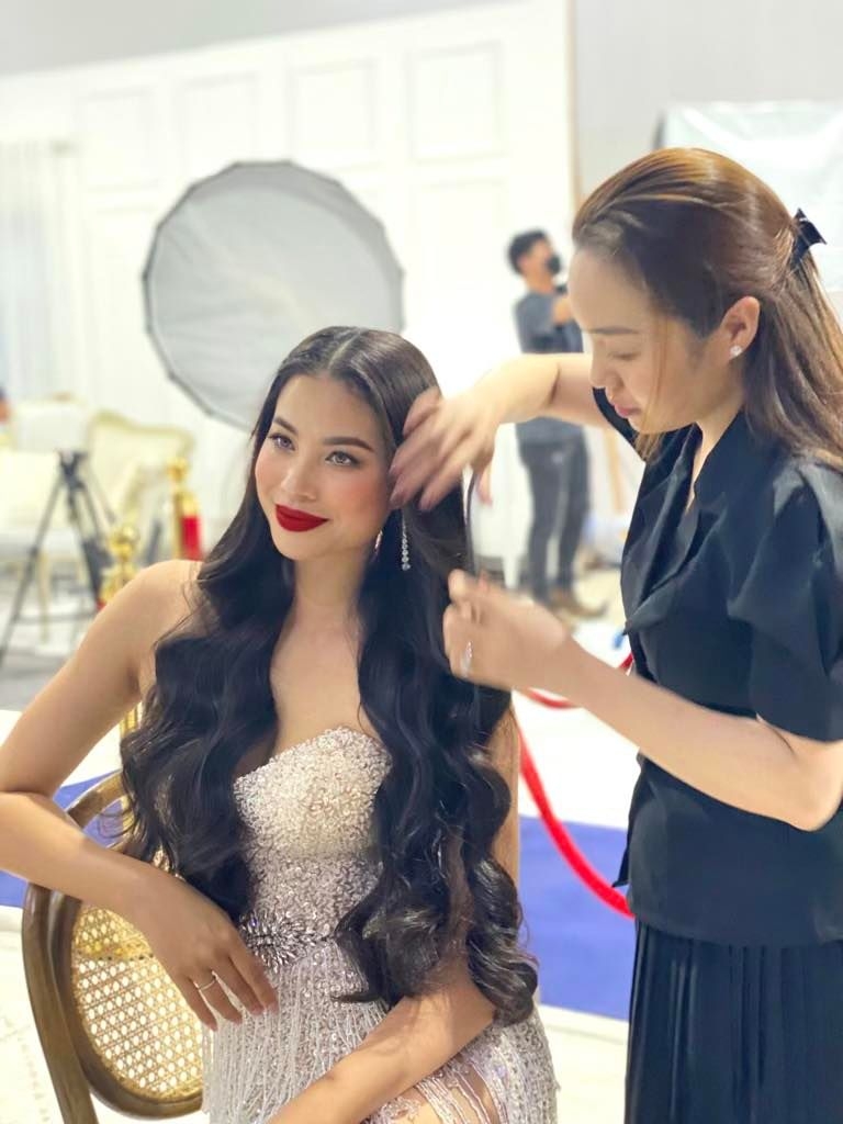 'Hoa hậu quốc dân' Phạm Hương hội ngộ cùng siêu mẫu Hà Anh khiến ai cũng tò mò