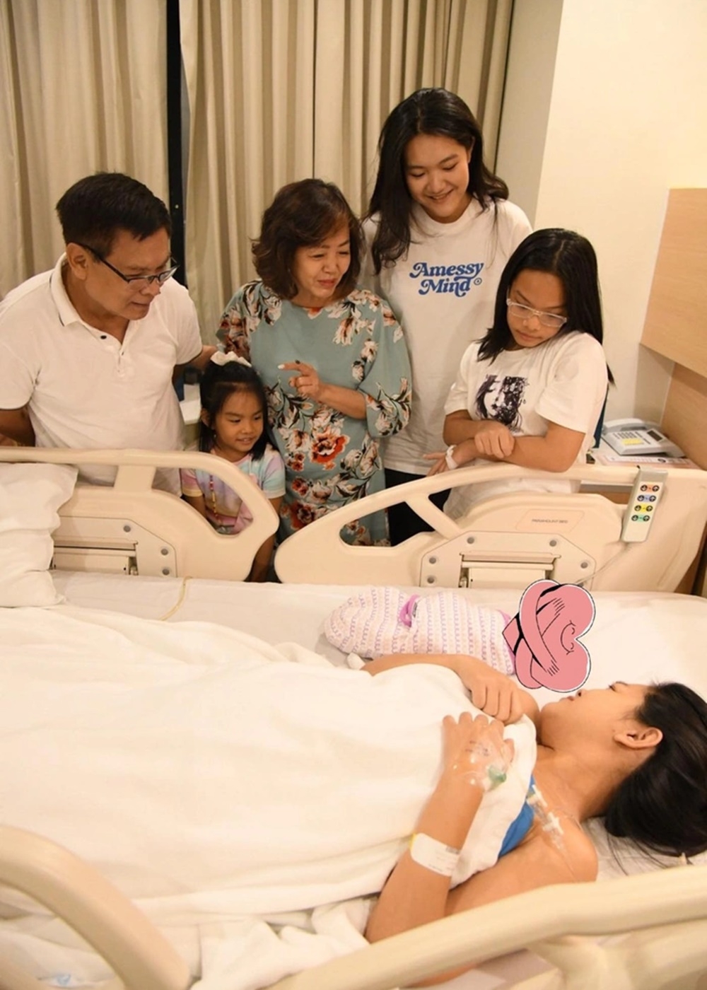 Phạm Quỳnh Anh chia sẻ niềm vui khi đón con gái thứ 3 chào đời