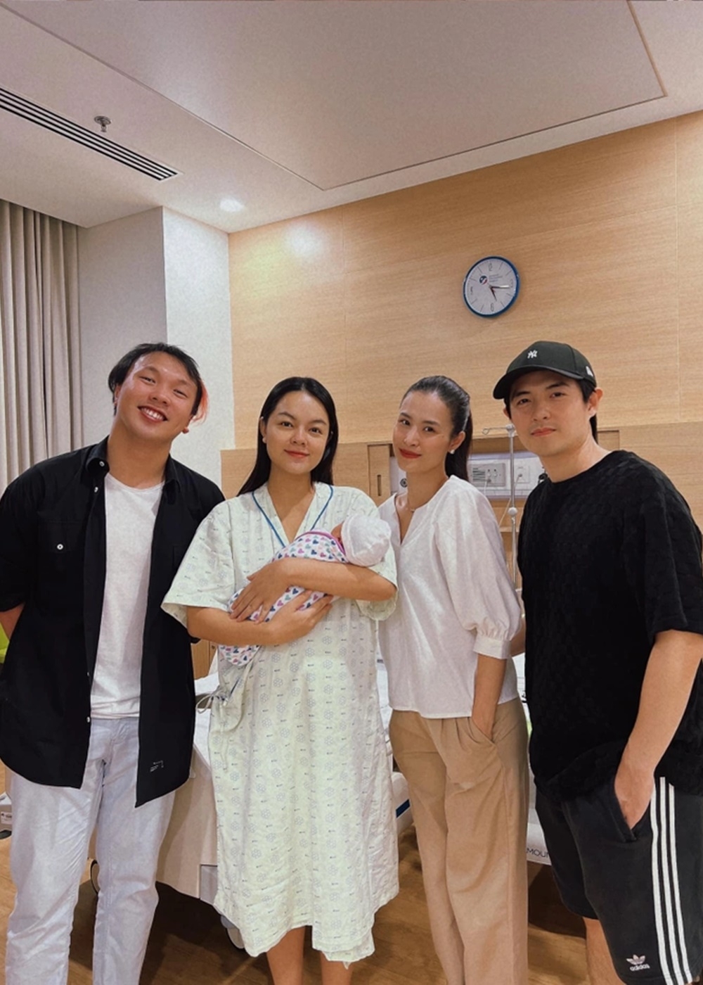 Phạm Quỳnh Anh chia sẻ niềm vui khi đón con gái thứ 3 chào đời