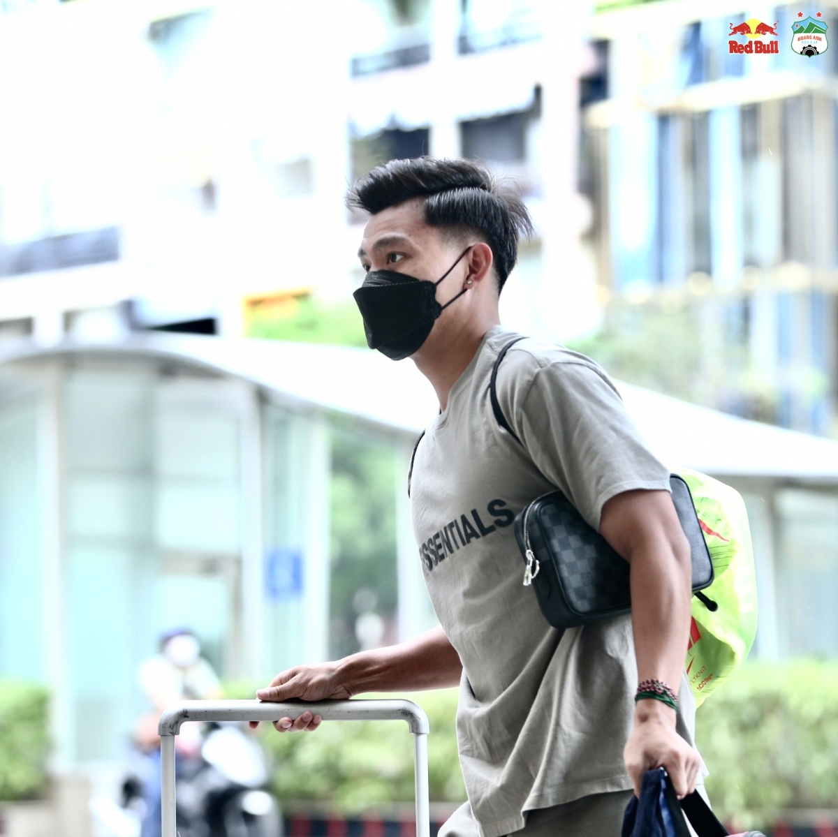 Gác lại câu chuyện đi - ở với CLB HAGL, Văn Toàn cùng dàn tuyển thủ diện đồ cực chất trong ngày hội quân ĐTQG