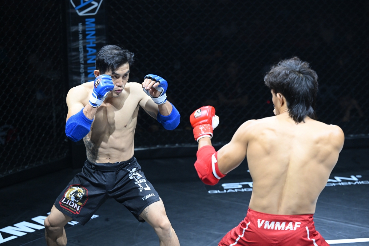 'Độc cô cầu bại' - Duy Nhất tung đòn khiến đối thủ chạy quanh võ đài 'Độc cô cầu bại' - Duy Nhất tung đòn khiến đối thủ chạy quanh võ đài