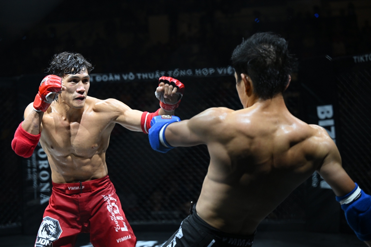 'Độc cô cầu bại' - Duy Nhất tung đòn khiến đối thủ chạy quanh võ đài 'Độc cô cầu bại' - Duy Nhất tung đòn khiến đối thủ chạy quanh võ đài