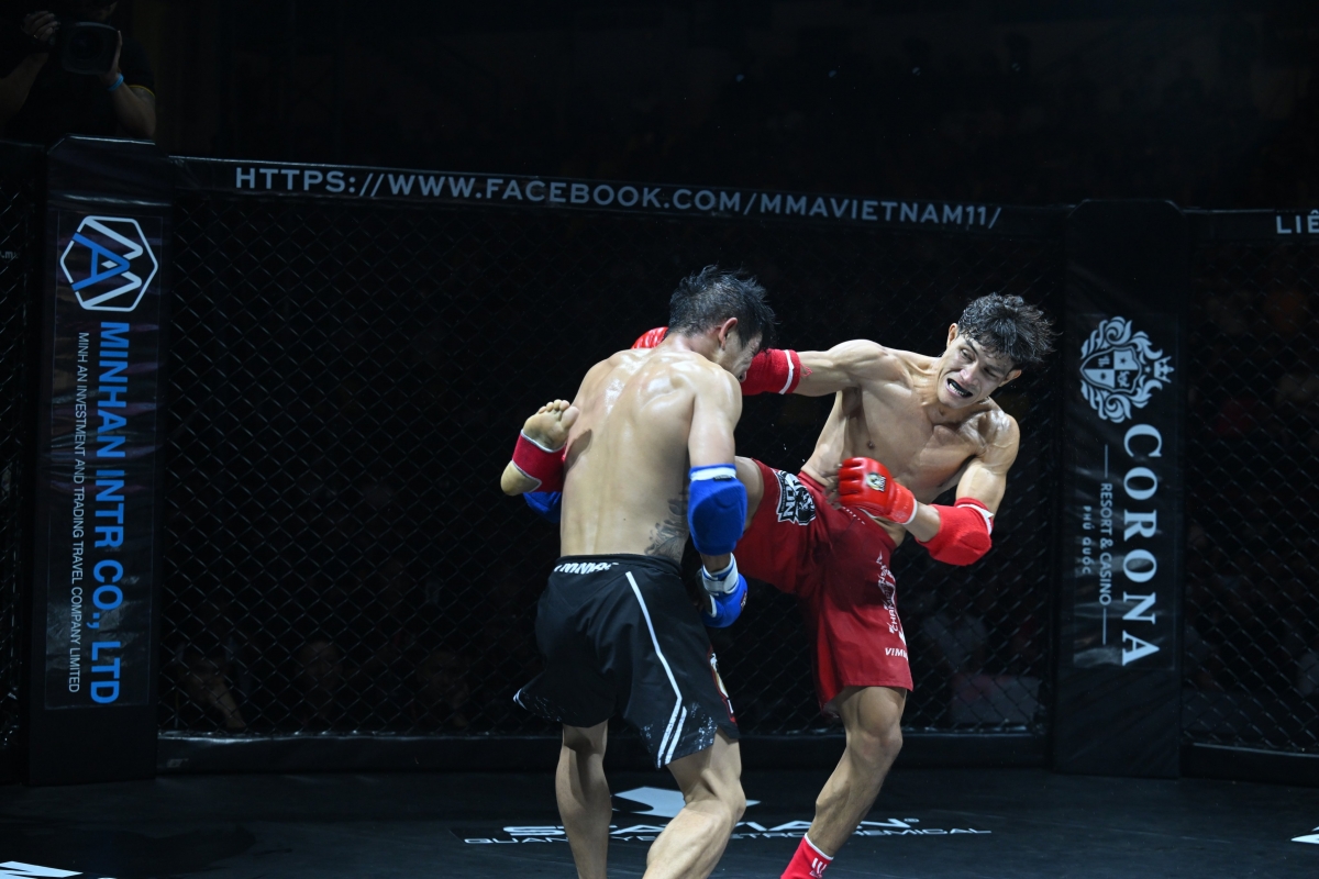 'Độc cô cầu bại' - Duy Nhất tung đòn khiến đối thủ chạy quanh võ đài 'Độc cô cầu bại' - Duy Nhất tung đòn khiến đối thủ chạy quanh võ đài