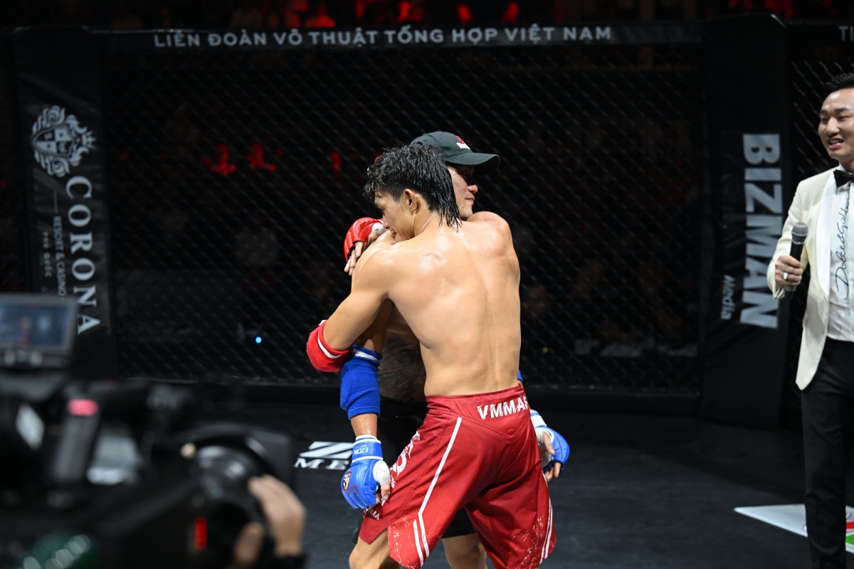 'Độc cô cầu bại' - Duy Nhất tung đòn khiến đối thủ chạy quanh võ đài 'Độc cô cầu bại' - Duy Nhất tung đòn khiến đối thủ chạy quanh võ đài