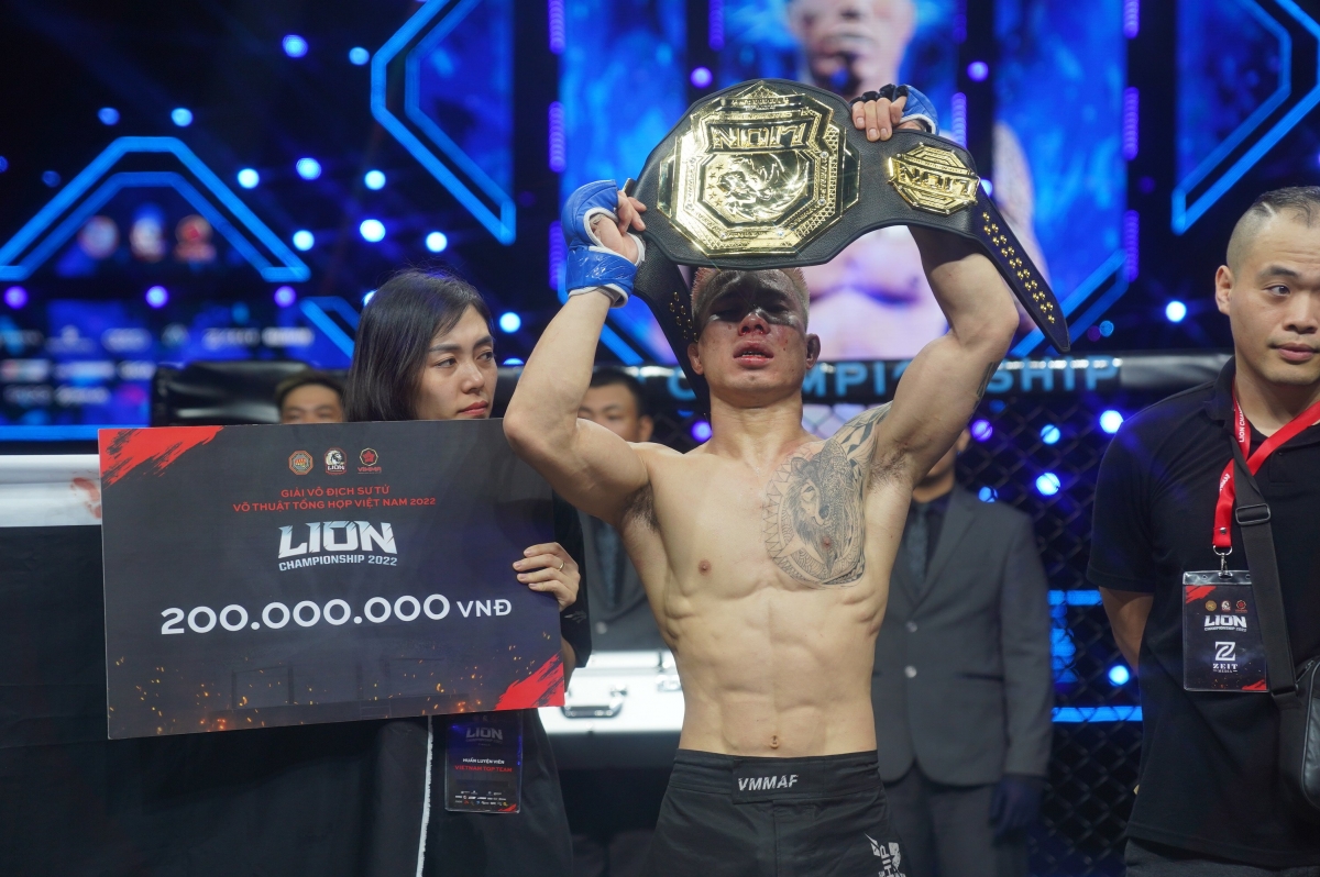 Phạm Văn Nam đổ máu để giành đai vô địch LION Championship 2022 đầy cảm xúc
