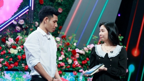 Gặp cao thủ ‘thả thính’, cô gái xinh đẹp quyết tâm ‘ăn miếng trả miếng’