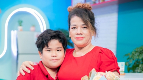 Mẹ đơn thân xúc động bật khóc trước điều bất ngờ của 3 con nhỏ