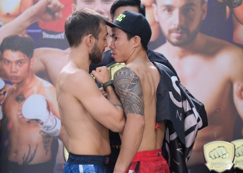 Không khí buổi cân ký sự kiện MFC nóng như trời hè bởi xuất hiện nhiều màn face off “căng đét”