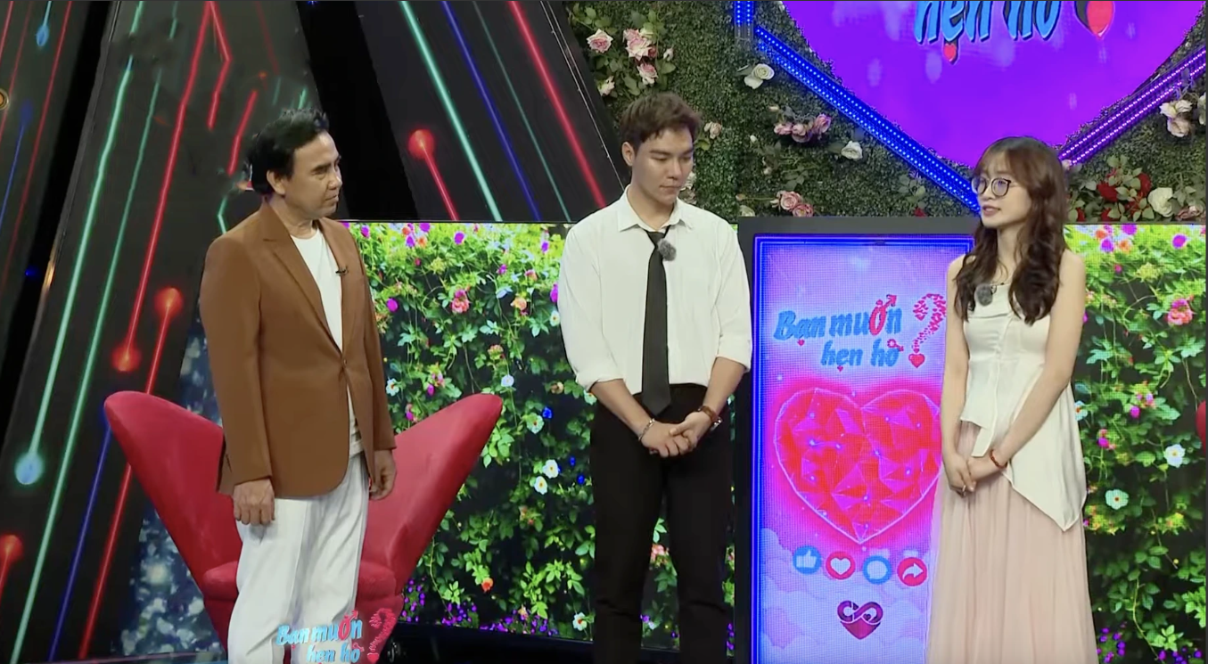 Nữ nhân viên ngân hàng xinh đẹp bị chàng trai từ chối trên show hẹn hò