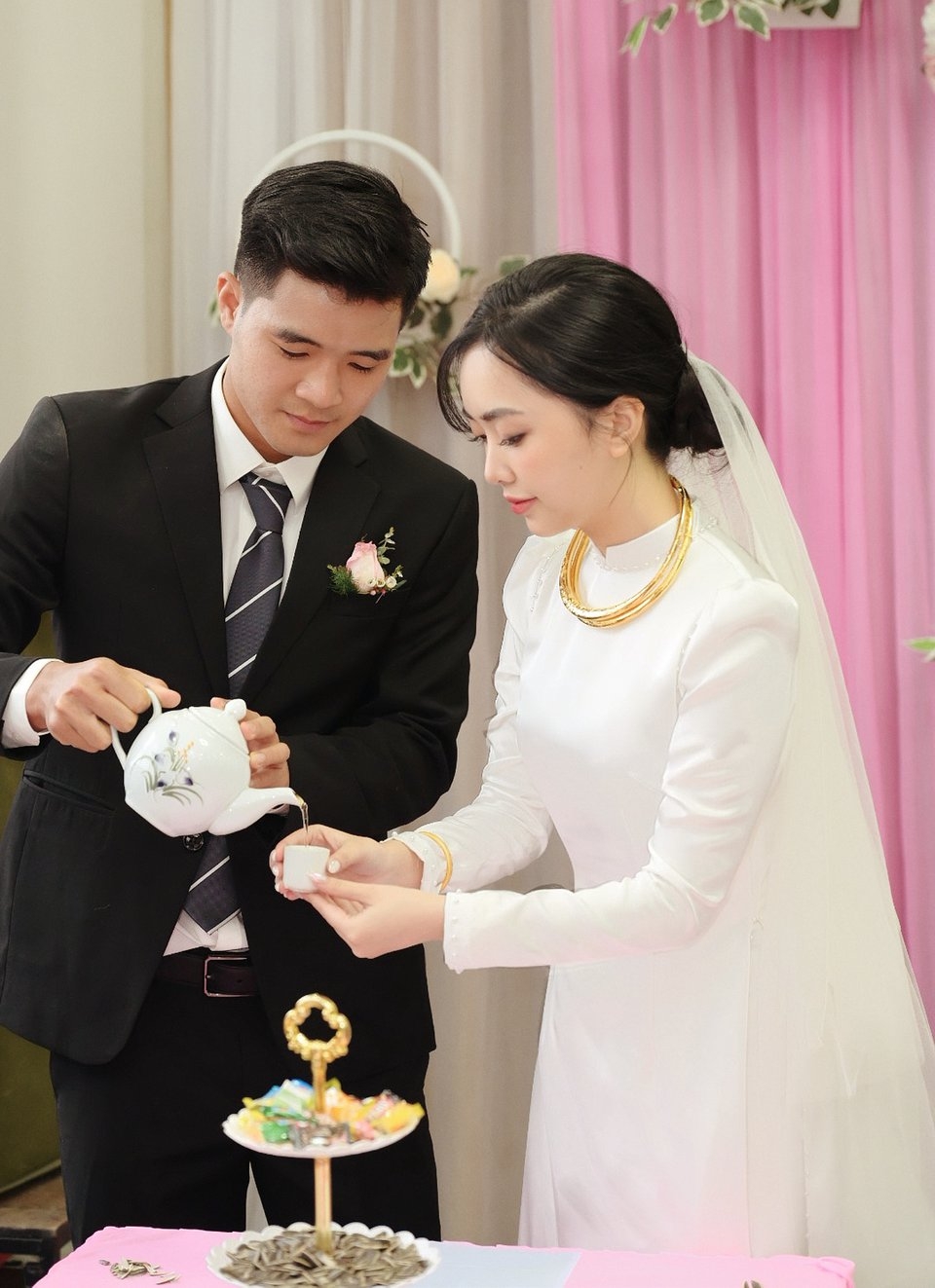 Lộ chi phí khủng của 3 bộ váy cưới lộng lẫy trong lễ cưới của Hà Đức Chinh và Mai Hà Trang