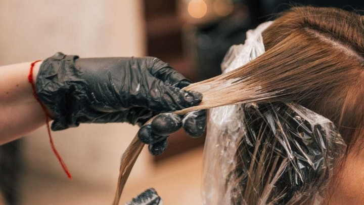Những hiểm họa tiềm ẩn trong thuốc nhuộm tóc: Thực hư ra sao về rủi ro ung thư?