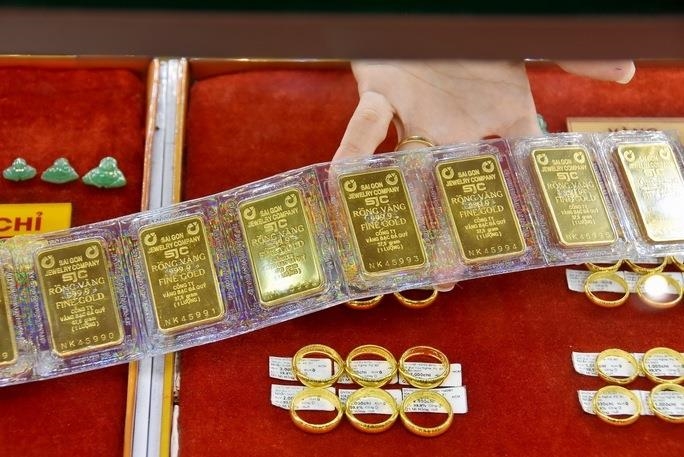 Vừa mở cửa, giá vàng trong nước giảm hơn 2 triệu đồng/lượng - 1