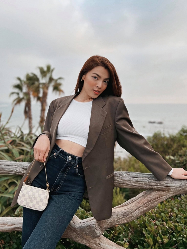 Hoa hậu chuyển giới Trân Đài xúng xính áo dài đón Xuân trên đất Mỹ