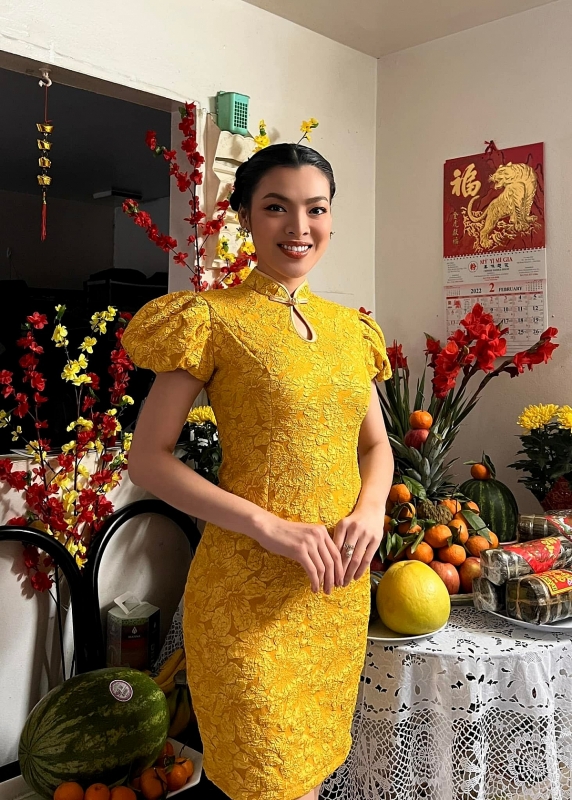 Hoa hậu chuyển giới Trân Đài xúng xính áo dài đón Xuân trên đất Mỹ